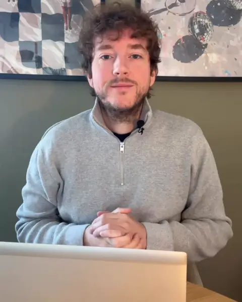 Paul Klarmann am Schreibtisch, Standbild aus seinem Vorstellungsvideo